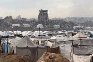 Striscia di Gaza, tempesta Byron. Oim: “A rischio 795mila sfollati. Allagamenti e inondazioni negli insediamenti”