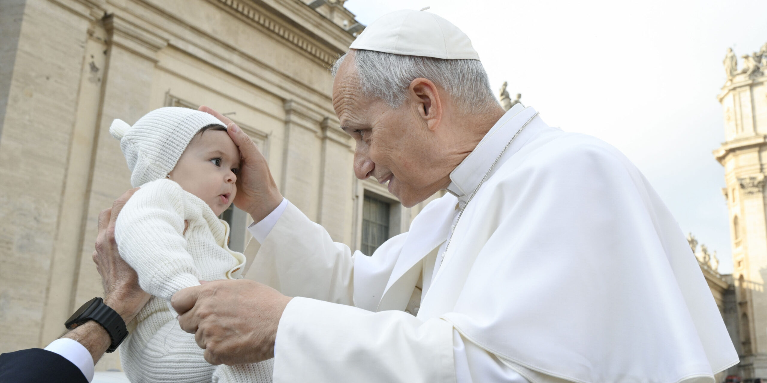 Leone XIV: “apriamoci alla pace”