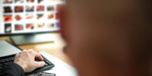 Un freno alla pornografia online