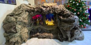 Striscia di Gaza: la grotta di Betlemme nella parrocchia di Gaza. Il Natale di carità dei rifugiati cristiani