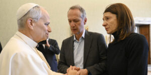 Leone XIV ai familiari delle vittime di Crans Montana: “il vostro cuore oggi è trafitto”