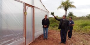 Paraguay, i gesuiti promuovono agroecologia ed economia solidale per famiglie contadine e apicoltori a Misiones