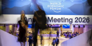 Il mondo politico ed economico a Davos. Bruni: “La salvezza non viene dalle elites, forse verrà da periferie, poveri, bambini”