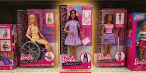 Barbie autistica Mattel: l’inclusione resta fuori dalla scatola