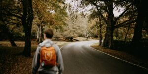 Alziamoci e camminiamo! Accogliendo anche gli inciampi. La Lettera.d don Andrea Tieto
