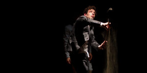 Carichi Sospesi. “Dritti al cuore” anche in lingua dei segni