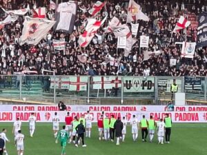 Padova, un punto che pesa ma non basta: con il Bari è 1-1 tra rimpianti ed episodi