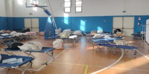 Frana a Niscemi. Quando l’emergenza crea comunità: le famiglia accolgono altre famiglie che hanno perso casa