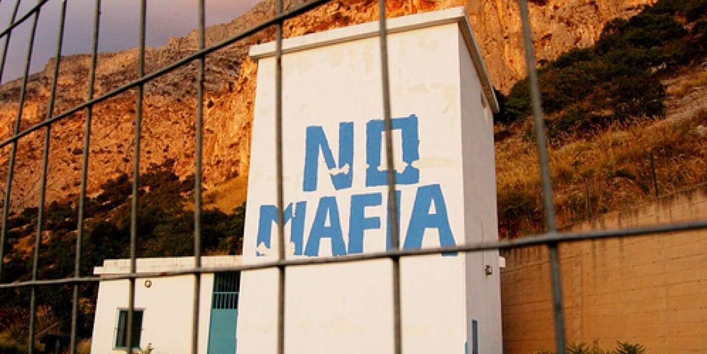 Una mano a chi volta le spalle alla mafia
