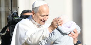 Leone XIV: “Chiesa presenza santificatrice in mezzo a un’umanità frantumata”