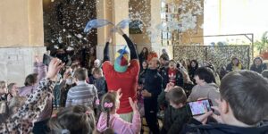 Marco Rodari, un clown sotto le bombe: la meraviglia che sfida la guerra