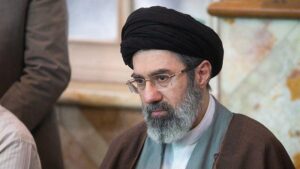 Mojtaba Khamenei è la nuova guida suprema iraniana. Chi è e quali scenari possono aprirsi