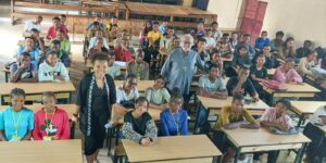 Madagascar. A Moramanga il vescovo in moto nei villaggi e la sfida dell’Università Don Bosco