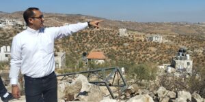 Taybeh, nuovi attacchi dei coloni contro fabbrica e cava nell’unica cittadina cristiana della Cisgiordania