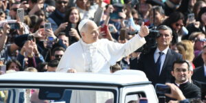 Leone XIV: “difendere la vita in un tempo segnato dalla follia della guerra”