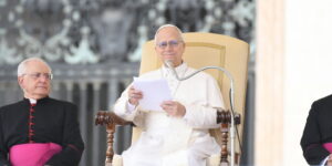 Leone XIV: “Continuiamo a pregare per la pace in Iran e in tutto il Medio Oriente”