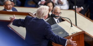 Attacco Usa-Israele a Iran. Trump non arretra. Dubbi in Senato e appello dei vescovi Usa alla diplomazia