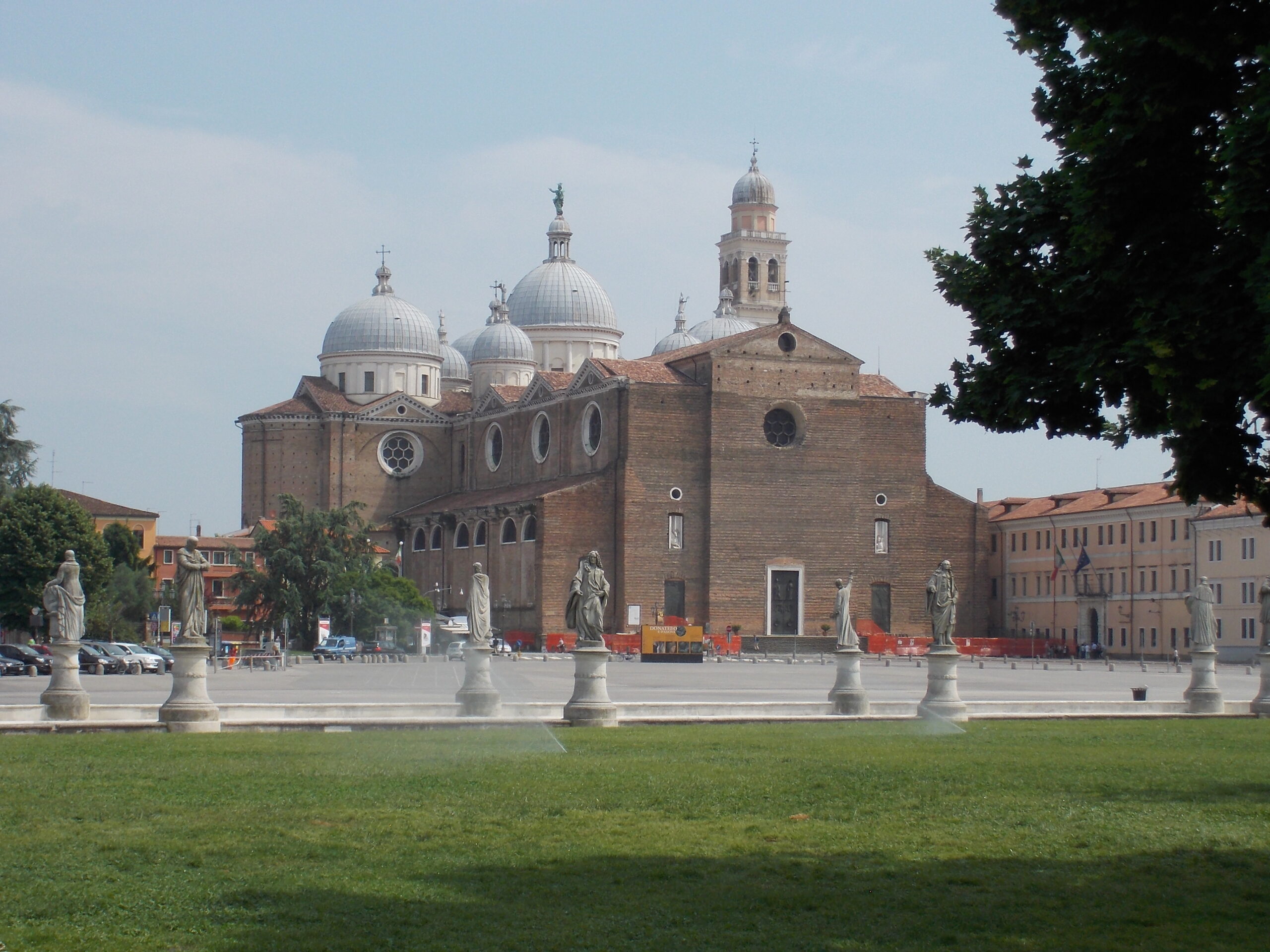 Visita alla tomba di San Massimo