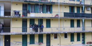 «Tu vedi confini, io vedo persone»: il rap dei ragazzi di Palestro vince il premio antirazzismo