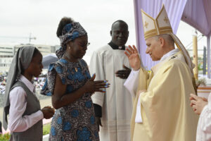 Papa in Angola: “costruire un mondo senza più guerre”