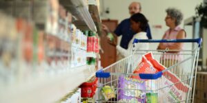 Dalla guerra in Medio Oriente al carrello. Bordignon: “Rischiamo una nuova ondata di inflazione”