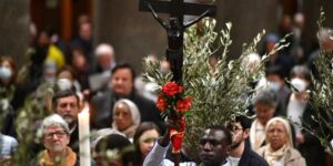 Settimana Santa: card. Gugerotti alla veglia per i martiri, “il cristiano è vittima, mai carnefice”