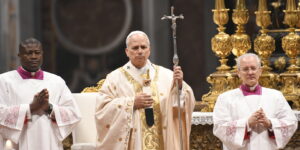 Leone XIV: messa crismale: “la croce è parte della missione, in un mondo conteso tra potenze che lo devastano”