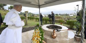 Papa in Algeria: “il cuore di Dio è straziato dalle guerre”