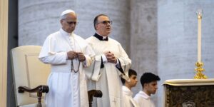 Leone XIV: domani il Rosario per la pace, “in quest’ora oscura della storia”