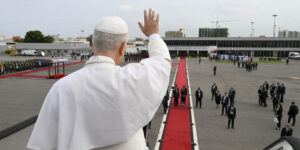 Papa in Guinea Equatoriale: incontro autorità, “in un mondo ferito dalla prepotenza, i popoli hanno fame e sete di giustizia”