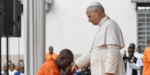 Papa in Guinea Equatoriale: “c’è fame di un futuro di pace e di fraternità”