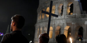 Via Crucis al Colosseo, padre Patton (Custodia), “un cammino sulle orme di Cristo dentro le ferite del mondo”