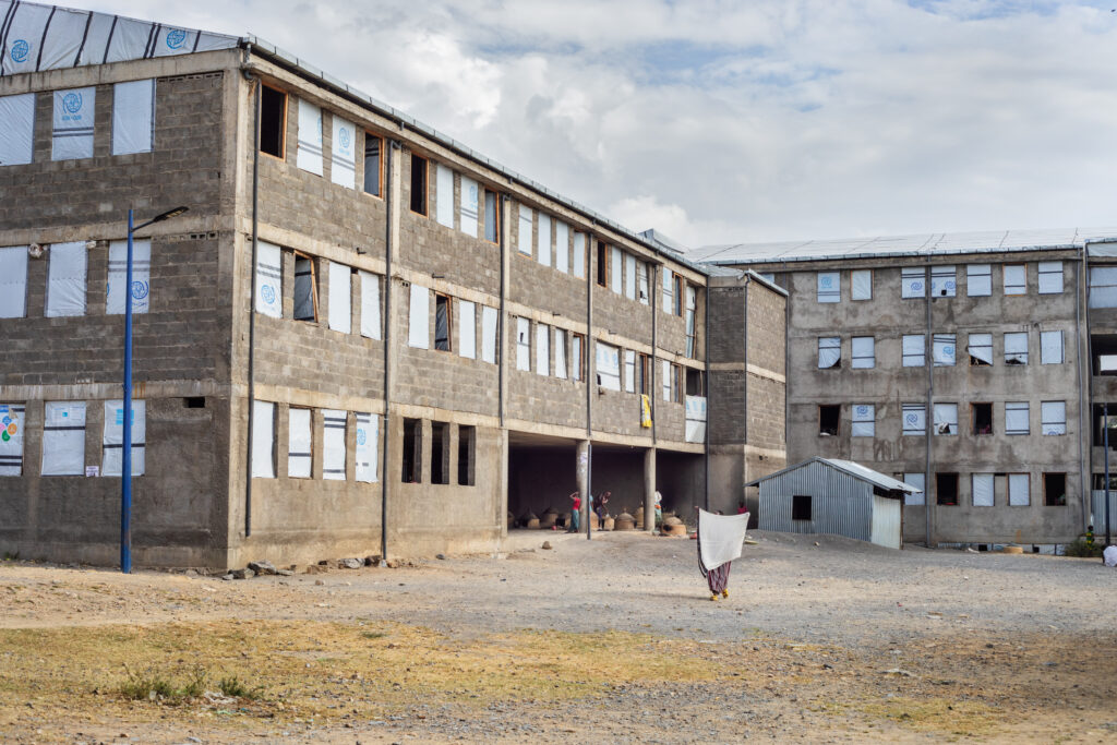 . La scuola di Adwa dove finora sono state accolte circa 50 mila persone, accampate in gruppi di 5-6 famiglie in ciascuna aula