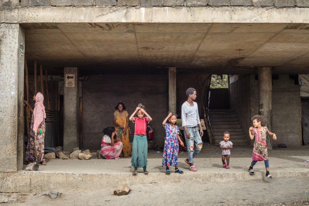 Bambini etiopi in un campo profughi del Tigray