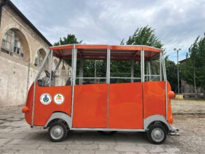 Arre. C’è una volpe in città inclusiva e… green