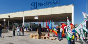 Electrolux. Mons. Pellegrini: “Ai lavoratori dico di non mollare. All’azienda, di non dimenticare famiglie e persone”