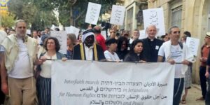 Gerusalemme, società civile e leader di tutte le fedi in marcia per la riconciliazione. P. Zelazko (patriarcato): “Questa città ha udito troppe grida, ora ascolti passi di speranza”