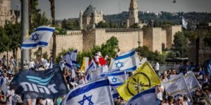 Gerusalemme: ebrei nazionalisti sputano sulla statua della Madonna durante la marcia delle bandiere