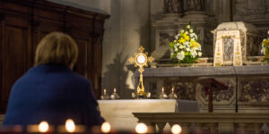 Adorazione eucaristica. Di fronte a Dio… io lo guardo, Lui mi guarda