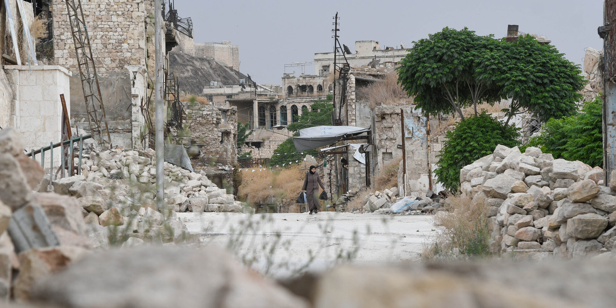 Siria. P. Karakach (parroco latino Aleppo): “Paese ferito ma non senza speranza. Aiutare i cristiani a rimanere”