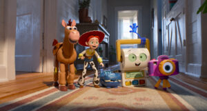 Cinema: Torna “Toy Story” e fa di nuovo centro. Un invito a custodire fantasia e socialità