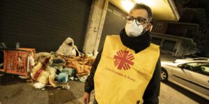 Povertà. Caritas: cresce la cronicità del disagio. È record di assistiti e anziani, raddoppiano i lavoratori poveri