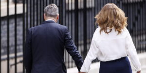 Brexit 10 anni dopo: festa o rimpianti? E il Regno Unito “brucia” un altro premier