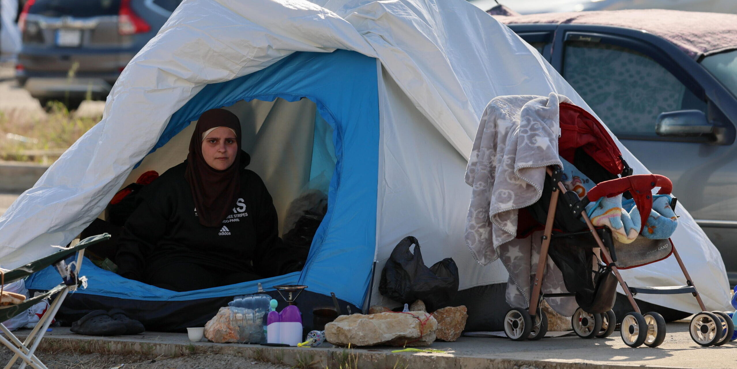 Libano. Da Tiro agli shelter di Sidone, la speranza degli sfollati sostenuti dalla solidarietà: “Non so se la mia casa c’è ancora”
