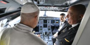 Leone XIV: partito per la Spagna, telegramma a Mattarella