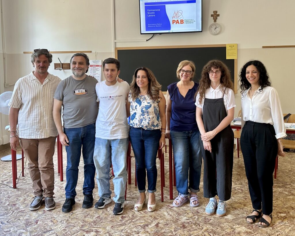 Mohamed con la Commissione d'esame