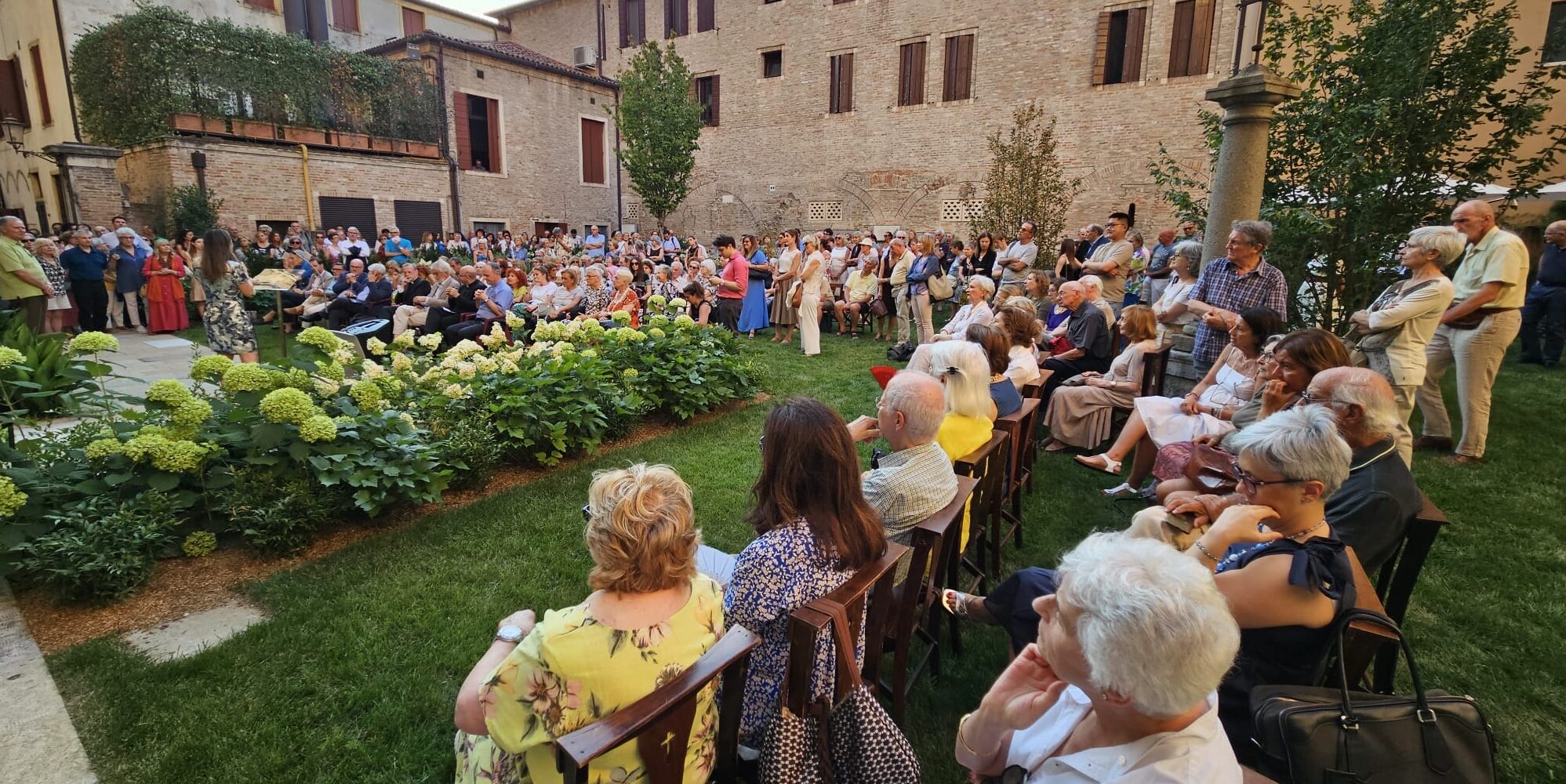 Cattedrale, ecco il nuovo giardino del battistero