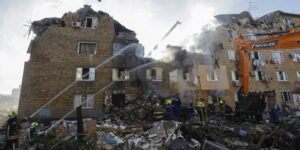 Kyiv, ennesima notte sotto il fuoco delle bombe. Caritas-Spes: “La gente è stanca ma la pace è ancora lontana”