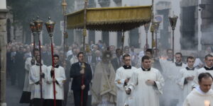 Adorazione perpetua a Corpus Domini. Servizio di preghiera e custodia per tutti