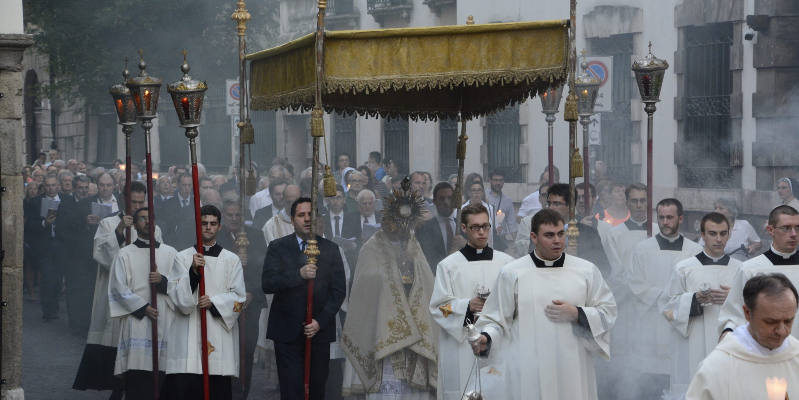 Adorazione perpetua a Corpus Domini. Servizio di preghiera e custodia per tutti